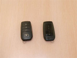 中古車としてスマートキーが2個あるのは重要なチェックポイント!バックドアの開閉ボタンも付いています。離れたところからの開け閉めや、手荷物があるときに便利です♪