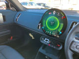 Bluetooth接続ができます。音楽を聴いたり、通話することも可能です!ディスプレイ画面はナビゲーション以外にも多くの機能が付いております♪