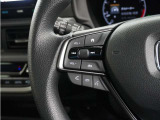 ハンドルにオーディオ操作用スイッチを備え、手を放さずに操作可能。安全性と利便性を両立しています。