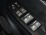 電動格納式ドアミラー・パワーウインドウを装備しています。