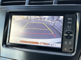 後方の映像に加えてガイドラインが表示され、駐車時に車両後方の位置関係をつかみやすい仕様です。周囲を直接確認しながらの操作に役立ちます。