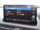 ナビゲーションはホンダコネクトディスプレイを装着しております。AM、FM、Bluetooth、フルセグTVがご使用いただけます。初めて訪れた場所でも道に迷わず安心ですね!