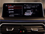 【ⅰドライブナビゲーション】文字情報も鮮明に表示する高解像度カラーディスプレイを採用。視認性に優れた地図デザインと特徴的な建造物を目印にした描写表示で現在位置を把握できます。地図データの更新も可能です