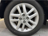 アルミホイール付き!「純正」なので車のデザインともマッチしています。