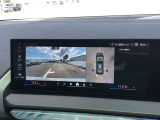 リアビューカメラ、トップビュー+サイドビューカメラ名前の通り車体後方を映し出すカメラと、車両周辺を真上から見た画像を合成して表示するカメラです。もちろんサイドビューカメラも付属します。