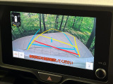 【バックカメラ】駐車時に後方がリアルタイム映像で確認できます。大型商業施設や立体駐車場での駐車時や、夜間のバック時に大活躍!運転スキルに関わらず、今や必須となった装備のひとつです!
