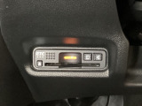 ハンドルの左下にETCがついています。高速道路の料金所の通過も楽々です。カードの取り出しもしやすい場所についています。