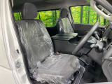 運転席まわりには十分なスペースがあり、大柄な方でもゆったり運転していただける環境です。