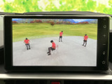 画面でテレビなどの映像を視聴でき、停車中の待ち時間も車内で過ごしやすくなります。見やすい位置に備わり、画面操作も行いやすいシンプルな構成です。