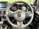 【純正革巻きステアリング】上質な革を使用することで、手にしっかり馴染みとても運転しやすいハンドルです♪