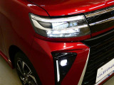 LEDヘッドライトです。デザイン性がよくとても明るいので、夜間の走行や悪天候でも安心です。しかも長寿命!