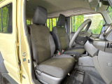 運転席シート廻りは使用感も少なく、良好な状態となっています。丁寧に使われていたことがよくわかりますね。