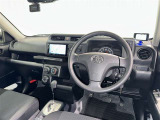 運転席まわりです。 各操作スイッチは使いやすい位置に配置されてます。