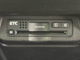 ETC付。高速道路の料金所はキャッシュレスで通過です。サービスエリア等にあるスマートインターの出入りも利用可能でとっても便利。ご納車後すぐにお使い頂けるようセットアップしてのお渡しとなります。