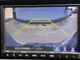 カラービジョンとガイド線で見やすい視点切替式のバックモニター。
