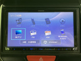 地デジやFM・AMに加え、iPod、USB、SD、ディスク、Bluetooth AUDIOなど、画面上から音源を選べます。普段お使いの音楽環境に合わせて活用できるのが便利です。