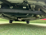 納車前にお車を持ち上げて入念に点検いたします。