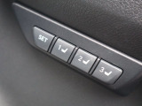 運転席のシートメモリー機能です。3パターンの位置を登録できます。