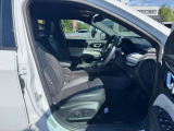 電動シートでポジションを思いのままにセット出来ます。メモリー機能付き