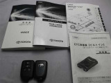 取説・メンテナンスノート・スマートキーの3点セットです。