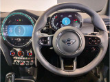 ミニ独特のゴーカートフィーリングと呼ばれる軽快なハンドリングはAT車、MT車のどちらでも楽しめます。