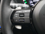 ハンドルにオーディオ操作用スイッチを備え、手を放さずに操作可能。安全性と利便性を両立しています。