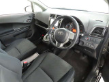 シンプルで使いやすいデザインの運転席です。