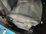 痛みの出やすい運転席シートの角、フロアマット、座面、ともに良好です