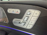 メルセデスのシートは、少し硬めに出来ておりますので、長時間の運転でも疲れにくく、安全にドライビングをお楽しみ頂けます