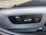 電動シートはメモリー機能を備えており、シートおよびドア・ミラーの位置を記憶することができます。