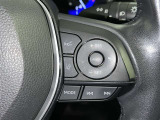 ステアリングスイッチ付き。前方から目を離すことなく操作することが可能です。