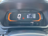 速度や燃料残量などの情報をまとめて確認でき、運転中も必要な情報を把握しやすい表示です。視線を大きく移さず確認しやすい配置も魅力です。