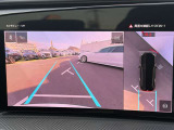 ●360度カメラ『車両の4つのカメラから得た映像を合成し、上空から眺めているような映像をモニターに映し出します。車両周辺の歩行者や障害物などの発見に役立ちます。』