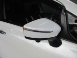 対向車からの視認性も良くスタイリッシュなウインカードアミラー