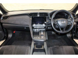 操作性に優れた運転席となります!小物入れや各ボタンの配置にこだわり、使いやすいです!座り心地もよく視認性も良好なのでロングドライブもお任せ下さい!