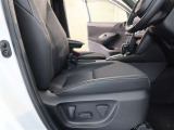 パワーシート搭載。微妙な調整が手軽にでき、ピッタリなポジションで運転することが可能です。