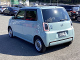 リアはプライバシーガラス付です。見た目もかっこいいですよね。また、太陽光を防ぐので冷房の効きを良くする効果もあるんです。エアコンを控えめにすれば燃費向上も見込めますよ。