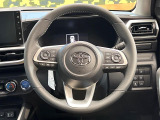 インテリアに合わせたデザインのステアリングは、運転される方のことも考え、運転しやすい形状、大きさです。是非一度、実際に触ってお確かめください。