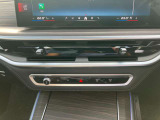 クルマの頭脳ともいえる、管理システム、iDrive。ナビだけではなく、オーディオ操作や車両情報の表示などをコントロールできます。便利さと安全性の向上にも繋がっています。