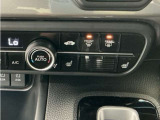 【両側パワースライドドア】両側がパワースライドドアになっており、運転席のスイッチやスマートキーでも開閉が可能です!開口部も広いので乗り降りも楽々♪