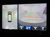 パノラミックビューモニター付きです。車両を上から見たような映像をディスプレイオーディオ画面に表示。運転席からの目視だけでは見にくい、車両周辺の状況をリアルタイムでしっかり確認できます。