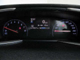 運転に役立つ情報を分かりやすく表示するマルチインフォメーションディスプレイを中央に配したとても見やすいメーター☆