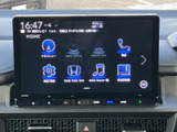 ナビやオーディオ、電話などのメニューがひと目で分かる画面構成です。使いたい機能を選びやすく、スマートフォン連携の項目も備わり、日々の移動を便利にサポートします。