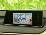 ニュース番組の映像が表示され、停車中に天気や話題を確認したいときに活用できます。画面上で情報を見られるため、出発前の予定確認や休憩時間にも便利な装備です。
