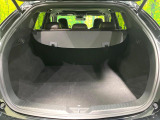 【パワーバックドア】スマートキーや運転席のボタンを押すだけでリアゲートが自動で開閉します!荷物を持っている時や、高い位置にあるバックドアを閉める際に便利な機能です♪