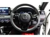 前方は視認性が良く、運転中も情報がひと目で確認できて安心。見やすさにこだわったデザインで、毎日のドライブがもっと快適に