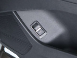 室内からでもリアゲートを開けることが可能で
