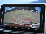 バックモニター付きでガイドラインがモニターに表示され、車庫入れや縦列駐車などの際に役立ちます!