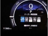 とっても見やすいメーターです。夜間時はラグジュアリーな気分にさせてくれる照明が魅力ですので、夜のドライブも楽しみになりますよ♪