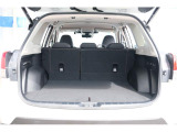 車体構造の見直しや、新型パワーリヤゲートの採用により、荷室幅および荷室開口部を拡大。サイズの大きな荷物の出し入れがしやすくなっております。